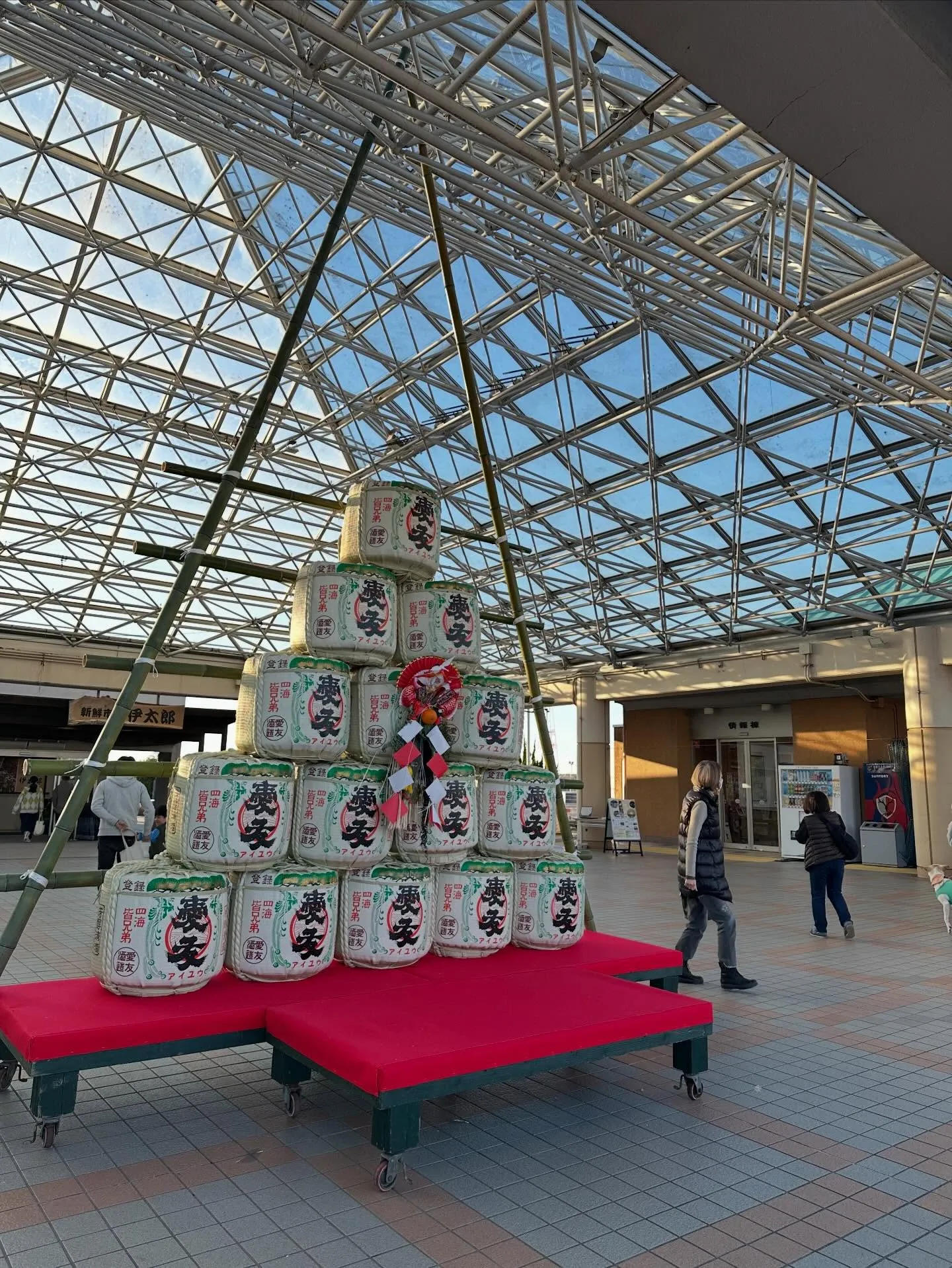 地元の皆さまには毎年お正月のお馴染みの風景、道の駅いたこの酒...